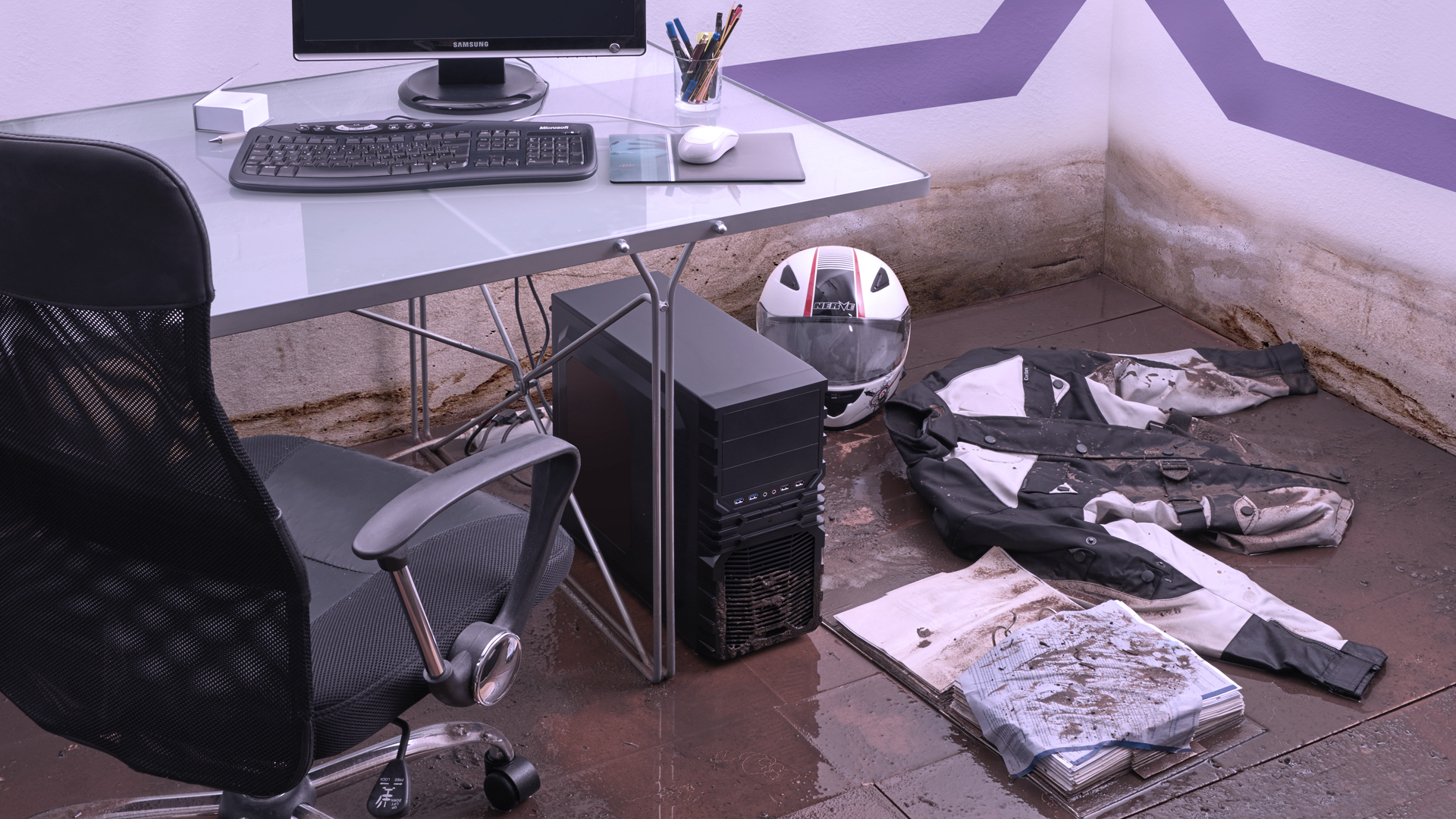 Ein vom Rückstau verwüstetes Arbeitszimmer im Keller.